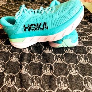 Hoka One One, Bondi 7, size 8D.